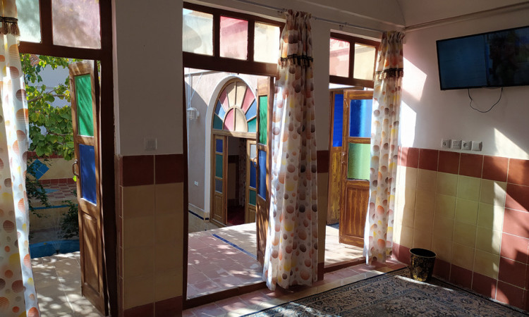 رزرو بوم گردی ایساتیس یزد
