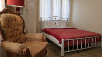 رزرو هاستل بی بی انقلاب دو تخته