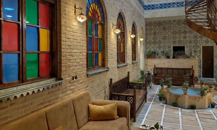 رزرو هتل سنتی درباری (اتاق یک تخته)