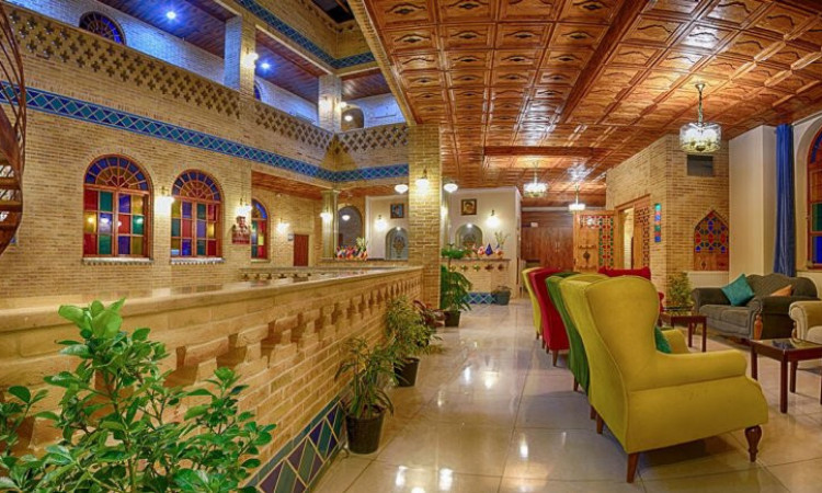 رزرو هتل سنتی درباری (اتاق یک تخته)