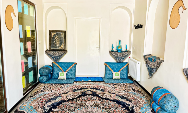 رزرو بوم گردی عمارت بانو - اتاق ترمه (با پارکینگ)