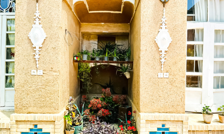 رزرو بوم گردی عمارت بانو - اتاق ترمه (با پارکینگ)