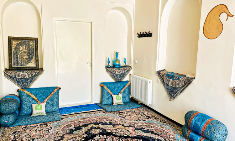 رزرو بوم گردی عمارت بانو - اتاق ترمه (با پارکینگ)