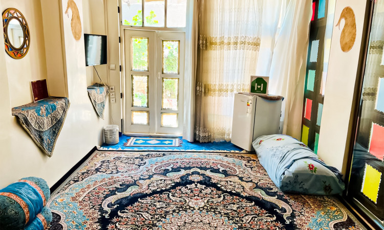 رزرو بوم گردی عمارت بانو - اتاق ترمه (با پارکینگ)