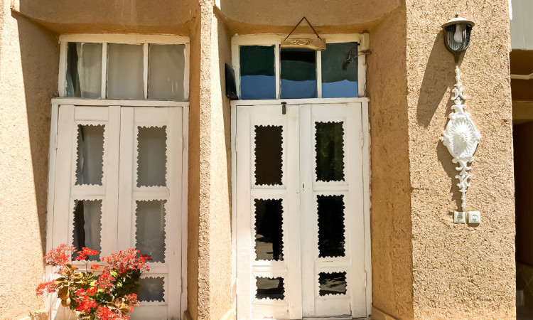 رزرو بوم گردی عمارت بانو - اتاق ترمه (با پارکینگ)