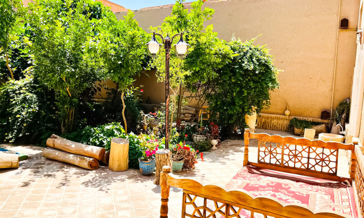 رزرو بوم گردی عمارت بانو - اتاق ترمه (با پارکینگ)