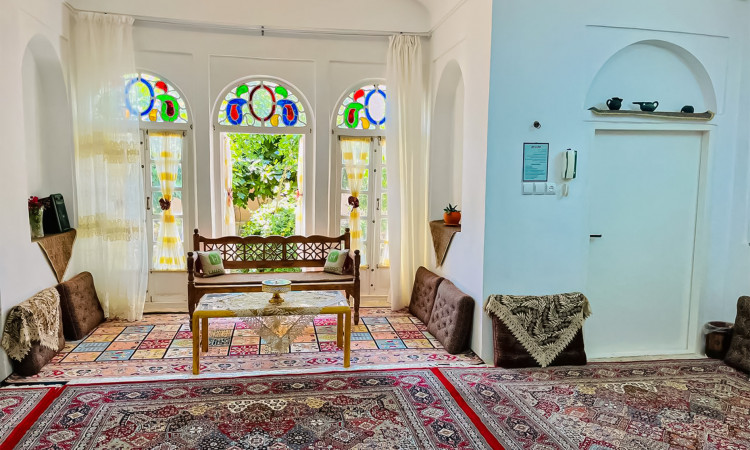 رزرو بوم گردی عمارت بانو - اتاق سه دری (با پارکینگ)