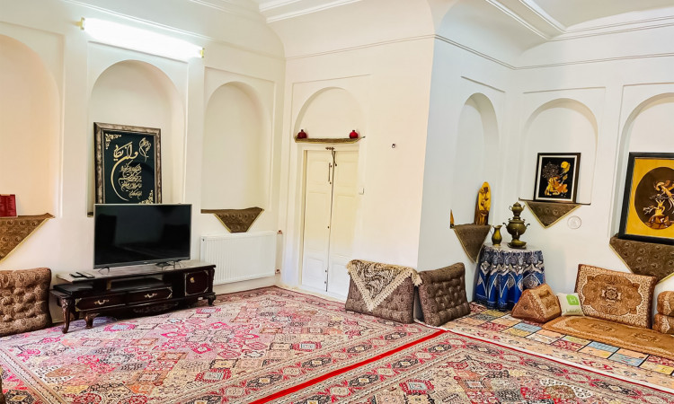 رزرو بوم گردی عمارت بانو - اتاق سه دری (با پارکینگ)