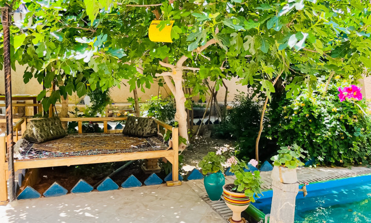 رزرو بوم گردی عمارت بانو - اتاق سه دری (با پارکینگ)