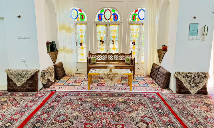 رزرو بوم گردی عمارت بانو - اتاق سه دری (با پارکینگ)