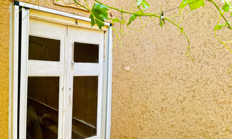 رزرو بوم گردی عمارت بانو - اتاق کاهگلی (با پارکینگ)