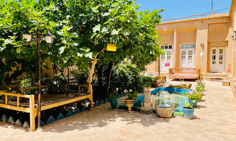 رزرو بوم گردی عمارت بانو - اتاق کاهگلی (با پارکینگ)