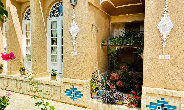 رزرو بوم گردی عمارت بانو - اتاق کاهگلی (با پارکینگ)