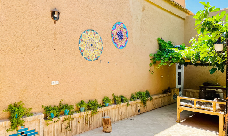 رزرو بوم گردی عمارت بانو - اتاق کاهگلی (با پارکینگ)