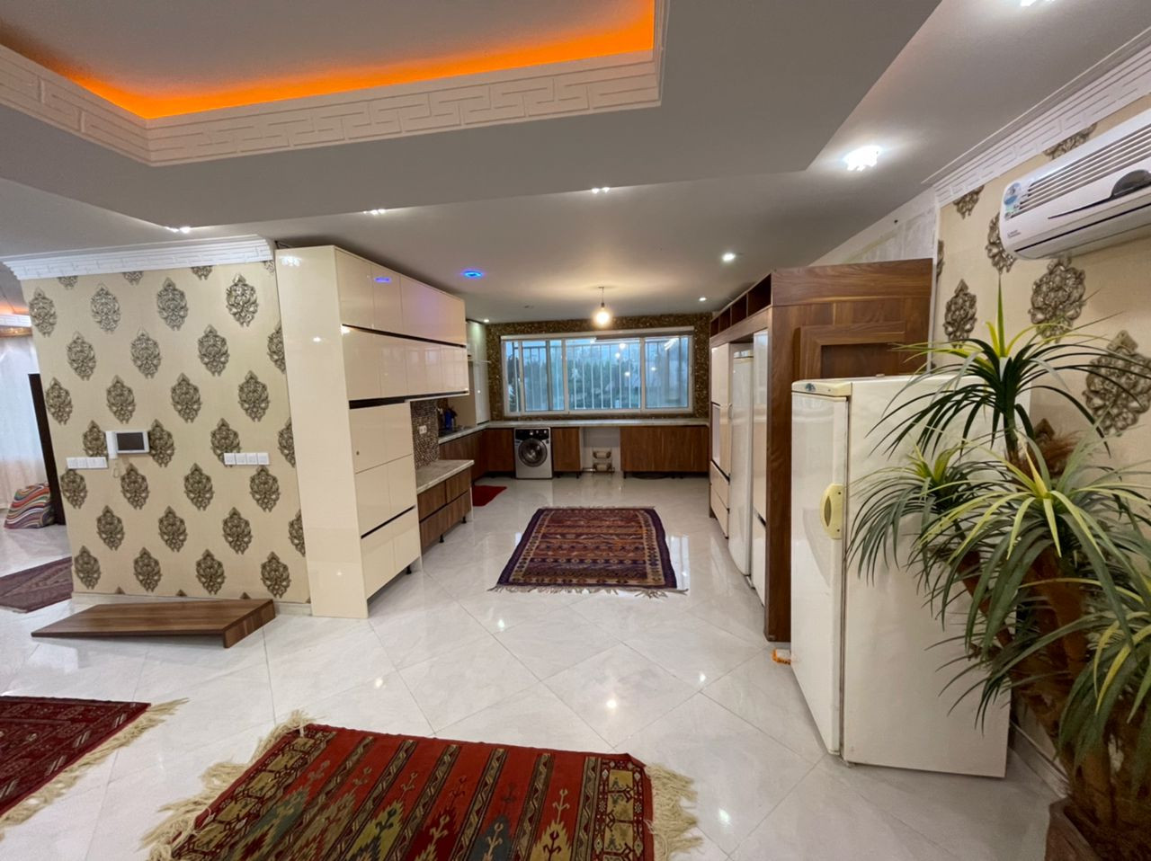 اجاره ویلا پنج طبقه با استخر روباز و سرسره آبی