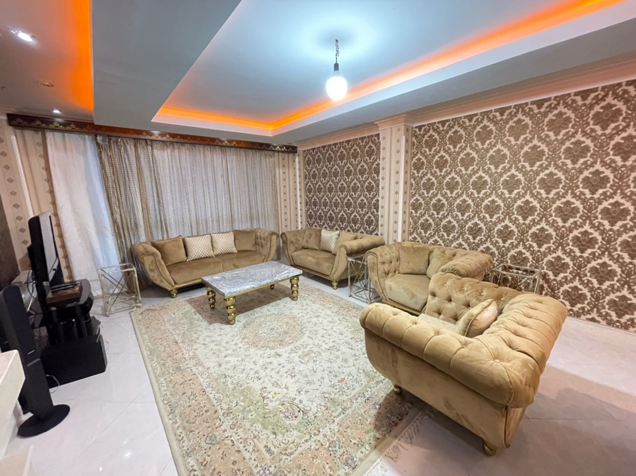 اجاره ویلا پنج طبقه با استخر روباز و سرسره آبی