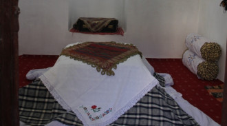 رزرو بوم گردی سرای ایل سنگسر(سرای استاد حبیب درخشانی)