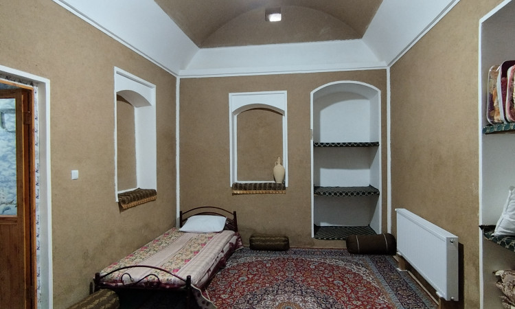رزرو اقامتگاه سنتی شاباز ورزنه (اتاق کاهگلی ) 1