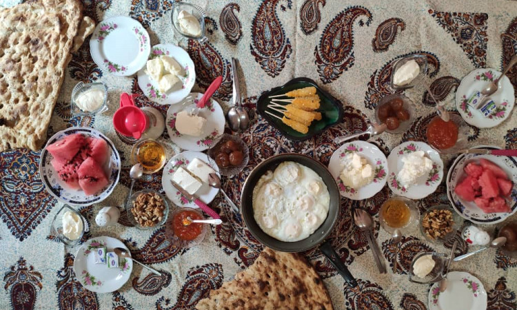 رزرو اقامتگاه بوم‌گردی خانم تاج نوش آباد (اتاق ترمه)