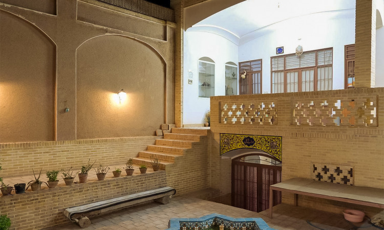 رزرو اقامتگاه بومگردی خانم تاج نوش آباد(ژینا)