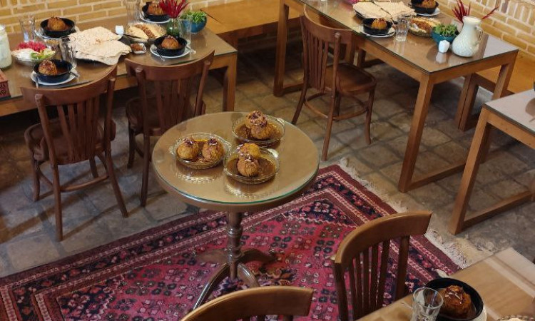 رزرو اقامتگاه بومگردی خانم تاج نوش آباد(ژینا)