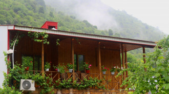 رزرو کلبه جنگلی نزدیک‌ ییلاقات و آبشار