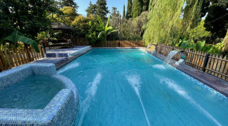 فيلا حديثة فاخرة مع مسبح للإيجار