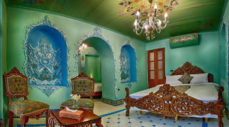 رزرو بوتیک هتل داروش (گوشواره چپ - سه تخته)