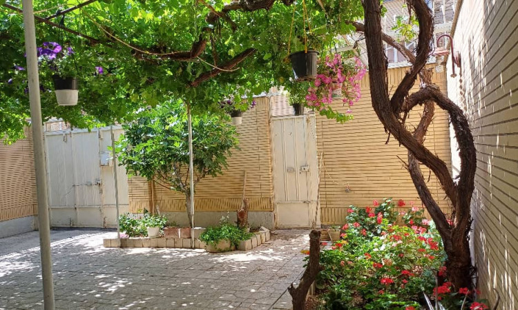 اپارتمان صبا طبقه همکف حیاط دار