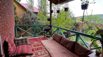 اقامتگاه بوم گردی جانا اتاق سرخه