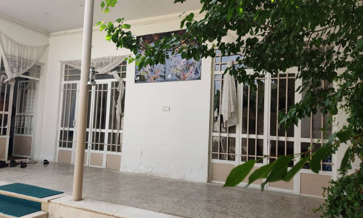 خانه روستایی زیبا نزدیک رودخانه خروشان زاینده رود
