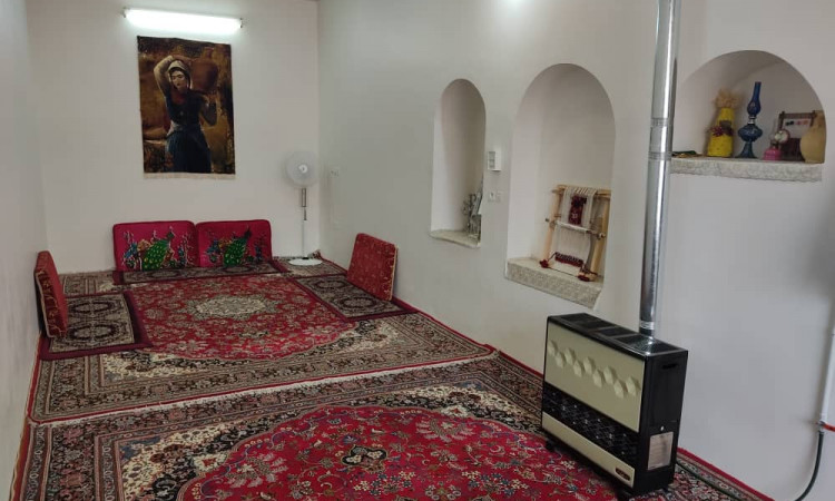 خانه روستایی زیبا نزدیک رودخانه خروشان زاینده رود