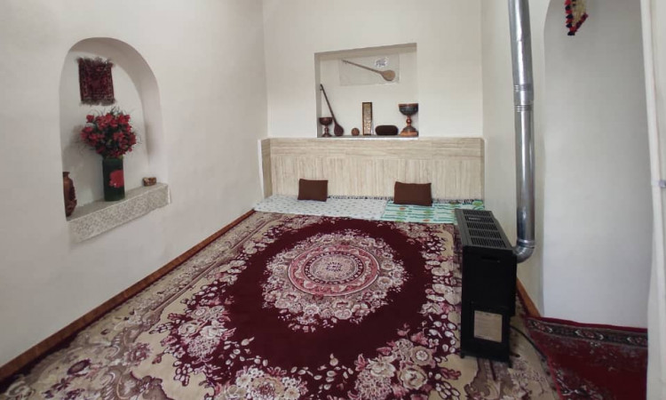 خانه روستایی زیبا نزدیک رودخانه خروشان زاینده رود
