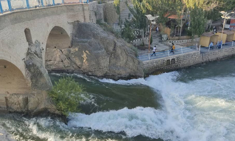 اجاره خانه سنتی نزدیک رودخانه زاینده رود
