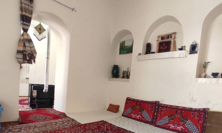 خانه روستایی زیبا نزدیک رودخانه خروشان زاینده رود