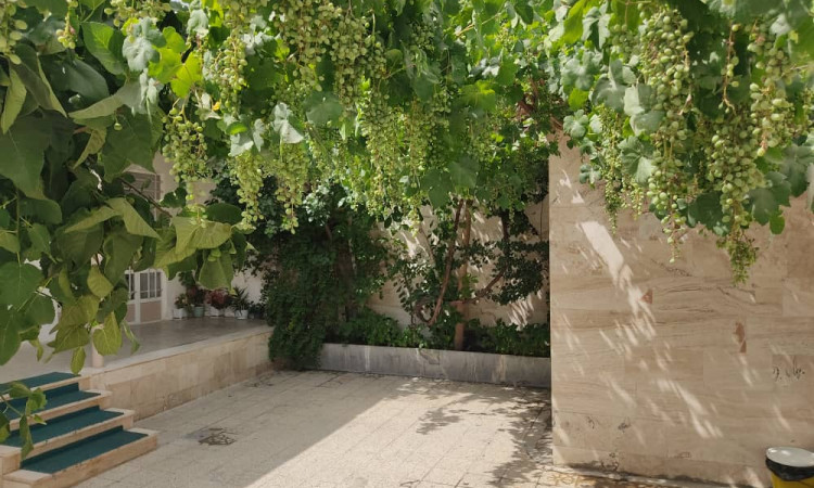 خانه روستایی زیبا نزدیک رودخانه خروشان زاینده رود
