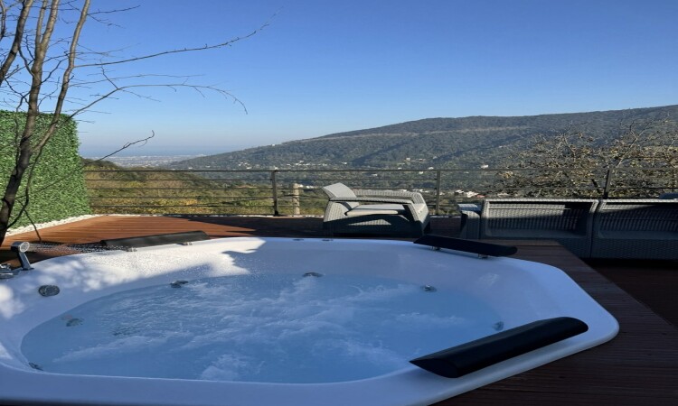 ویلا جنگلی جکوزی روباز با ویو دریا و جنگل