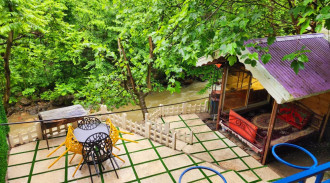 فيلا خشبية من ثلاث غرف نوم للإيجار على ضفاف نهر ماسال