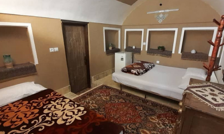 رزرو هتل سنتی انار اتاق زاغ