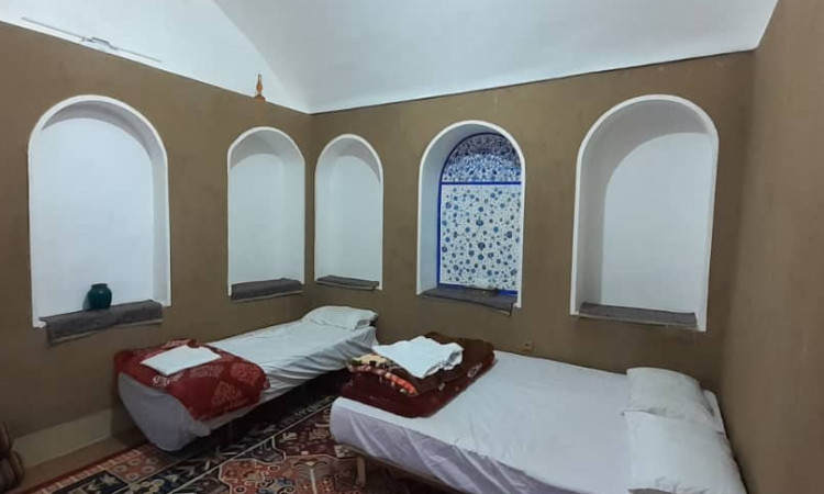 رزرو هتل سنتی انار اتاق میخوش