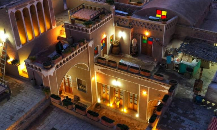 رزرو هتل سنتی انار اتاق یاقوتی
