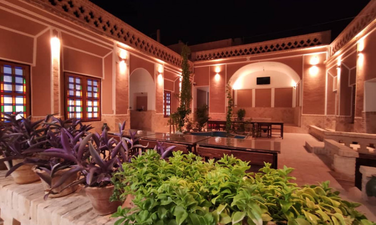 رزرو بوم گردی خوان سالار اتاق پستو
