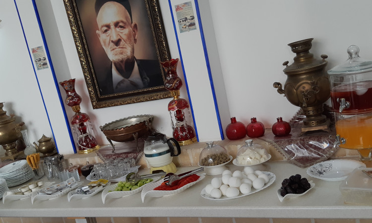 رزرو اقامتگاه سنتی آمیرزا کاشان(اتاق تریپل شاهنشین102)