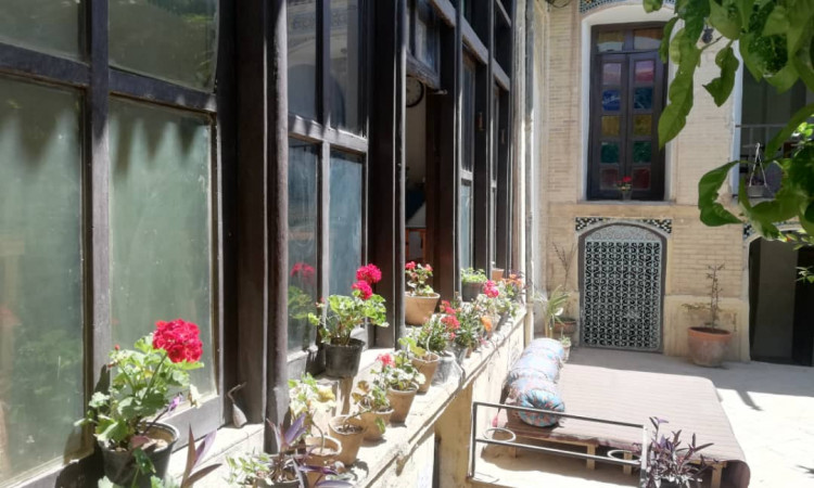 رزرو بومگردی عمارت قاجاریه اتاق 5 دری 3 نفره