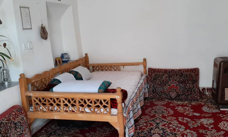 رزرو بوم گردی راگه اتاق 16 متری سنتی باسقف چوبی