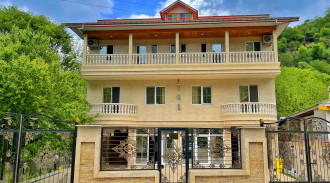 فيلا دوبلكس مكونة من 8 غرف نوم للإيجار مع مسبح على ضفاف النهر