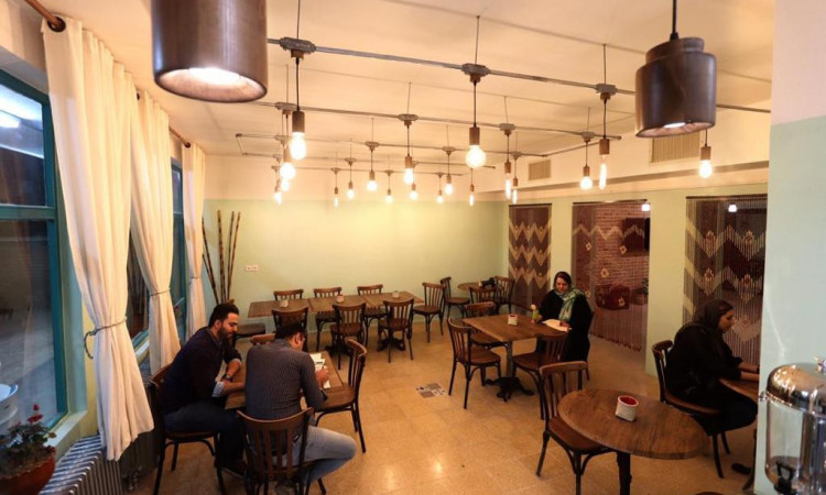 هاستل ایوان ( اتاق 3 تخته )