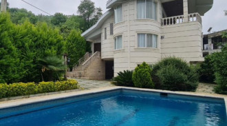 اجاره ویلا تریبلکس با استخر آبگرم و چشم‌انداز عالی