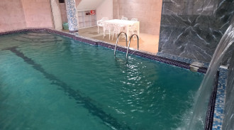 استئجار فيلا مع مسبح في أستارا