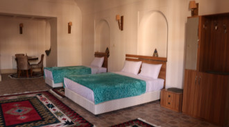 رزرو هتل 3 ستاره ممتاز دربار یزد(4تخته) اتاق 2